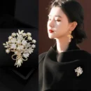 Light luxury violet flower brooch