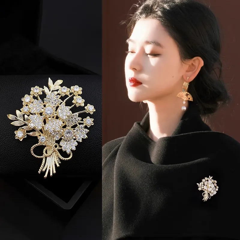 Light luxury violet flower brooch